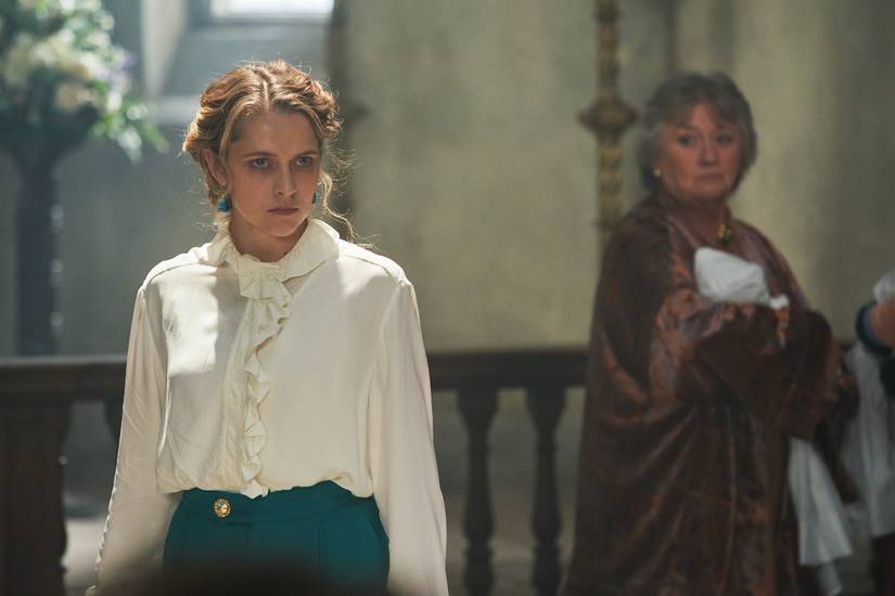 Teresa Palmer in A Discovery of Witches Season 3 Episode 5