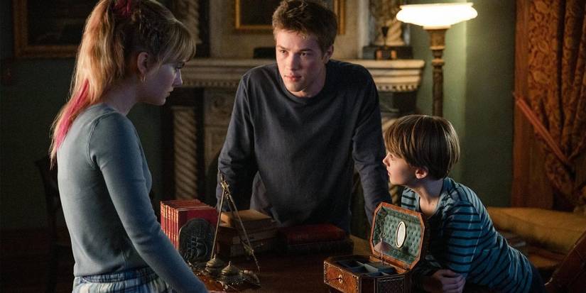 The Locke siblings talk to each other near a music box in Locke & Key