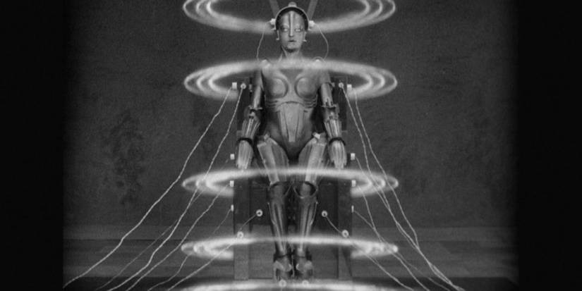Maschinenmensch surrounded by light beams in Metropolis