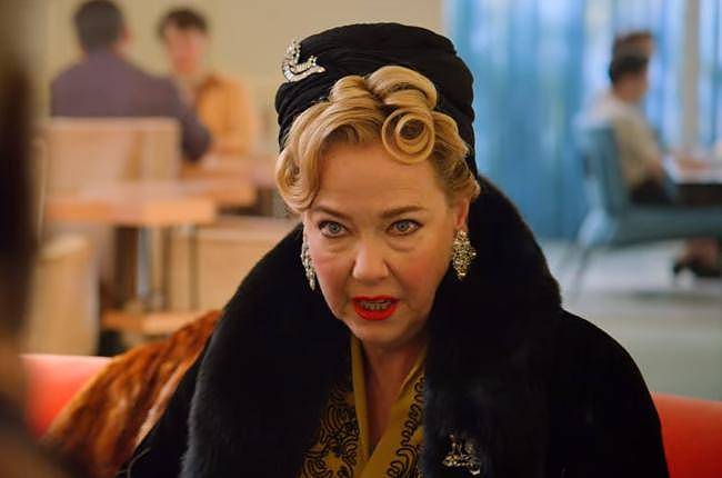 ratched-harriet-sansom-harris