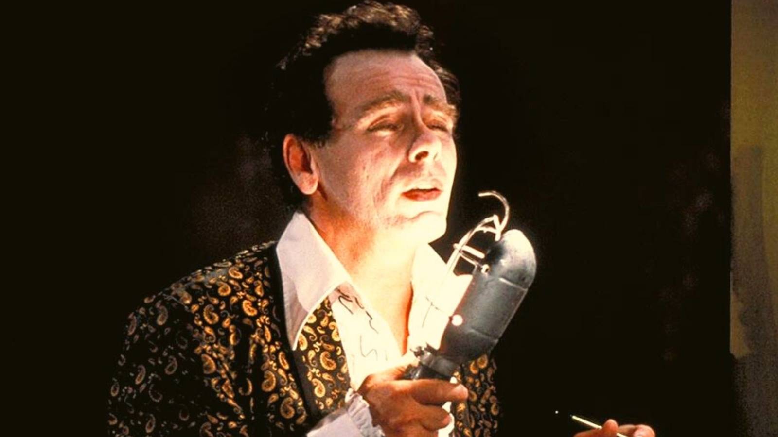 In Dreams lip-syncing in Blue Velvet