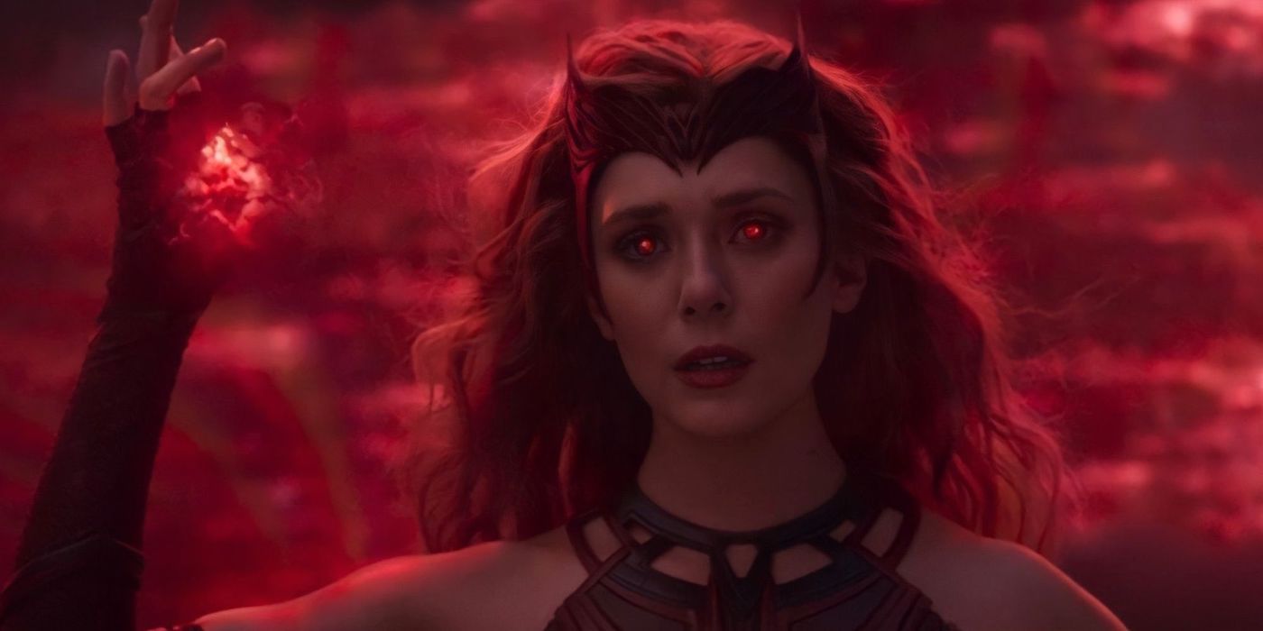 Elizabeth Olsen como Wanda Maximoff, la Bruja Escarlata de ojos brillantes