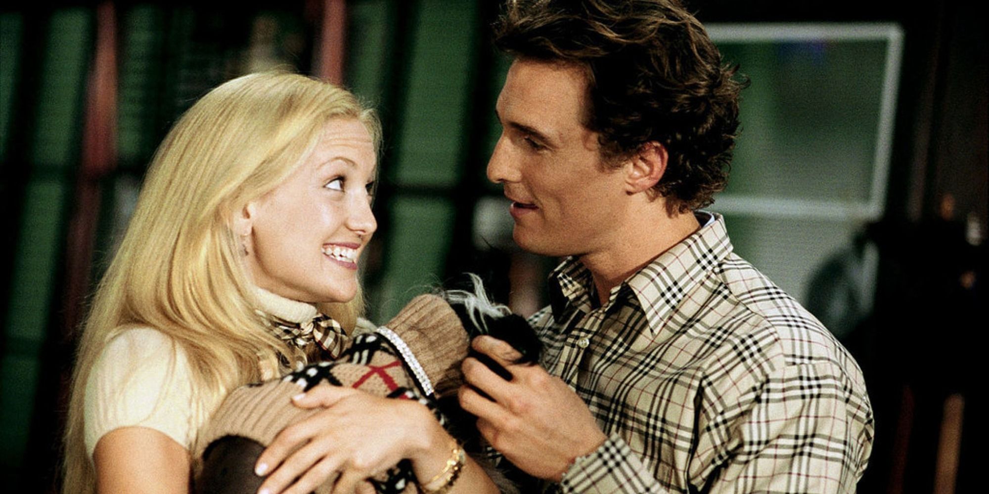 Kate Hudson holding a dog and talking to Matthew Mcconaughey