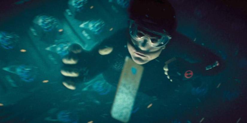 Tom Cruise doing his underwater stunt in Mission: Impossible - Rogue Nation