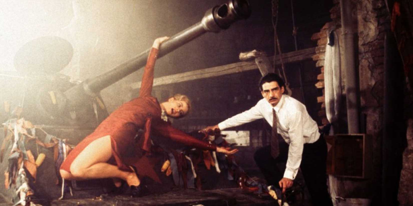 Mirjana Joković ve Miki Manojlović yeraltı bir dans sahnesinde (1995)