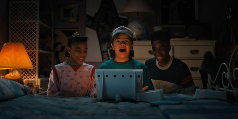 stranger things 4 Gaten Matarazzo and Caleb McLaughlin