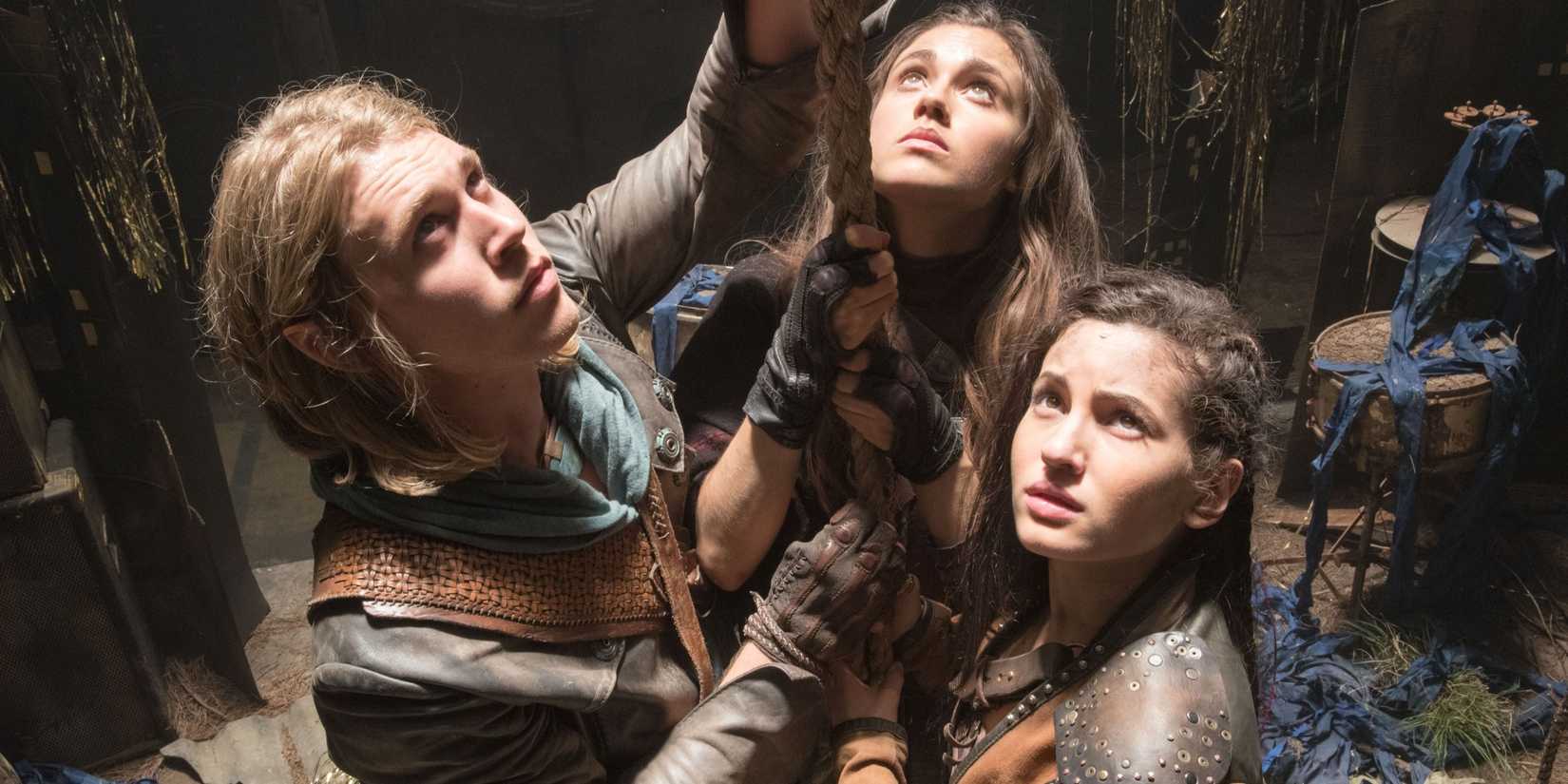 The heroes hold onto a rope and look up from a room below in the Shannara Chronicles.