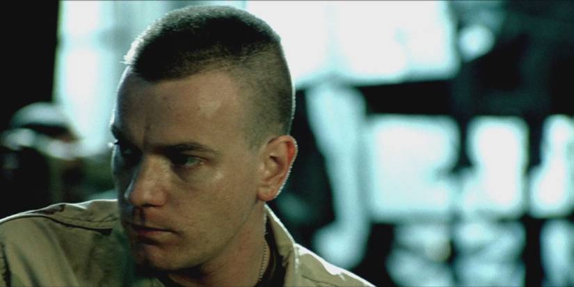 Ewan McGregor as Grimes turning to his right in Black Hawk Down