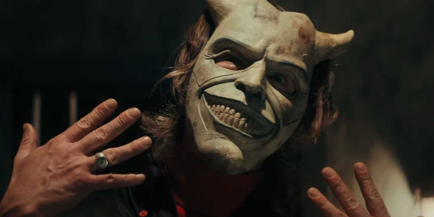 Ethan Hawke wearing the grabber mask in The Black Phone.