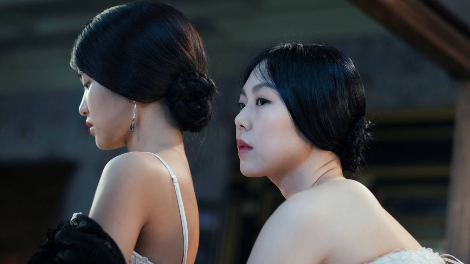 Sook-hee (Kim Trae-ri) and Lady Hideko (Kim Min-hee) playing dress-up together in The Handmaiden.
