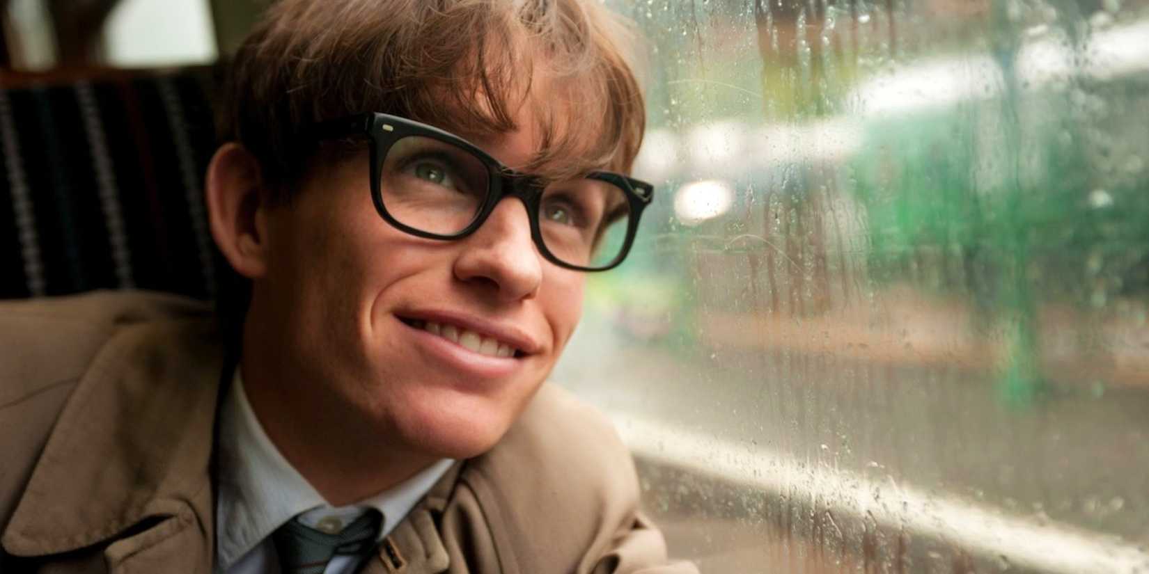 Eddie Redmayne as Stephen Hawking leaning on a window in The Theory of Everything (2014)