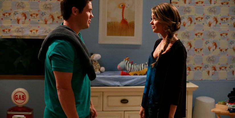 Sarah Hyland and Adam DeVine-Modern Family