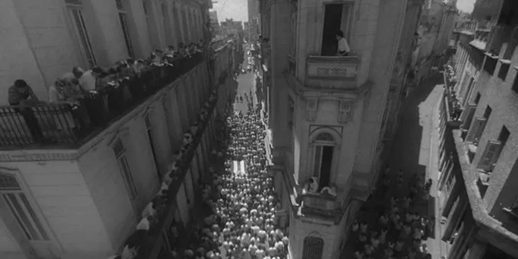 An aerial shot of Havana's streets full of people in the movie 'I Am Cuba'