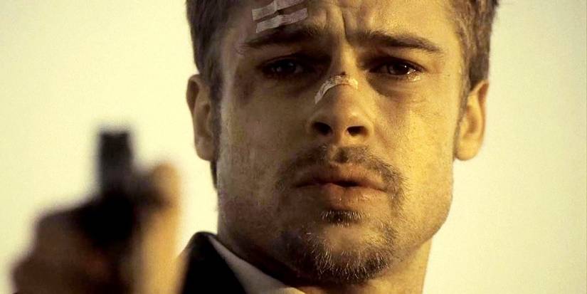 David Mills (Brad Pitt) with tears in his eyes as he points a gun in 'Seven'