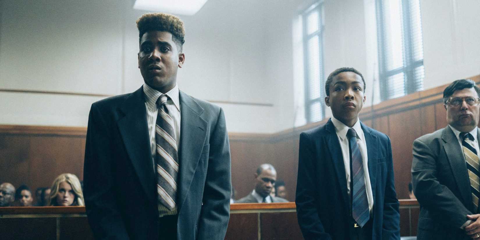 Korey Wise and Kevin Richardson stand at their trial in When They See Us.
