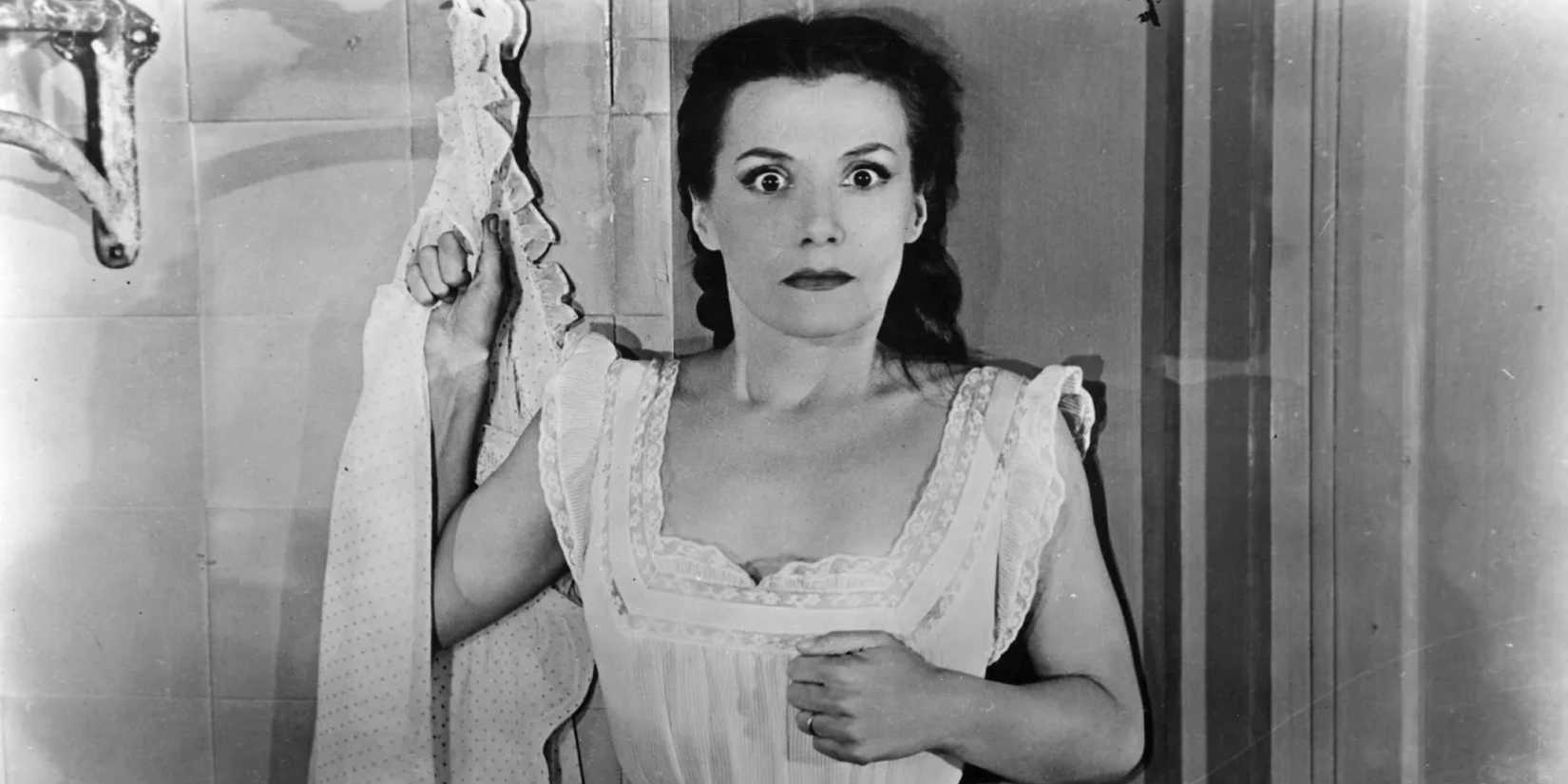 Christina looking terrified against a wall in Diabolique