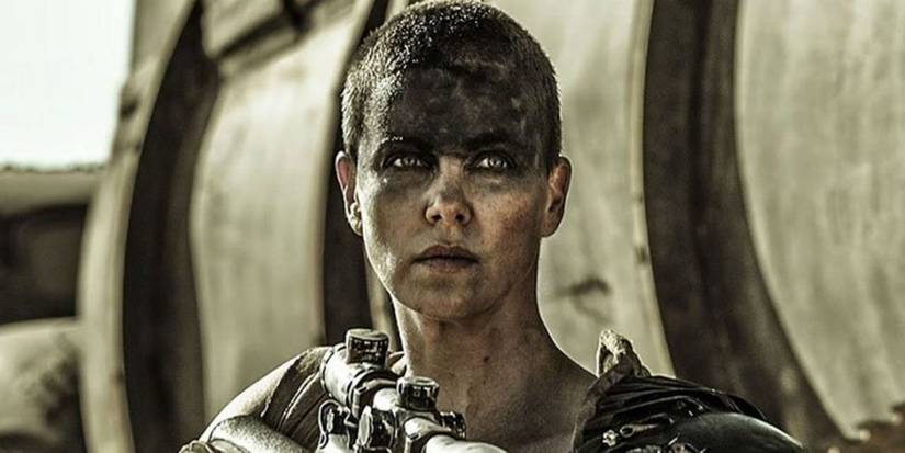 Furiosa looking to the distance in Mad Max: Fury Road