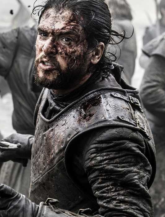 Kit Harington as Jon Snow in the Battle of the Bastards, Bloodied face and sword in hand on Game of Thrones.
