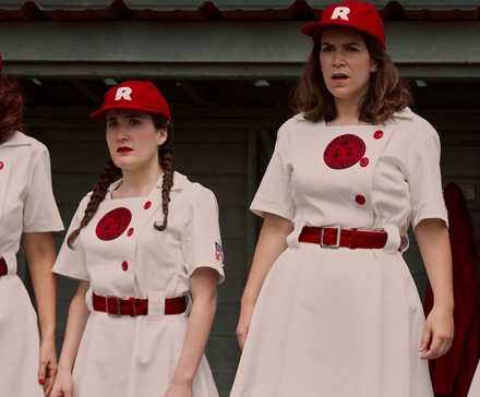 a-league-of-their-own-darcy-carden-abbi-jacobson-kate-berlant-molly-ephraim-1