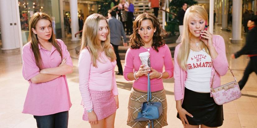 Lindsay Lohan, Amanda Seyfriend, Lacey Chabert y Rachel McAdams de rosa en Mean Girls
