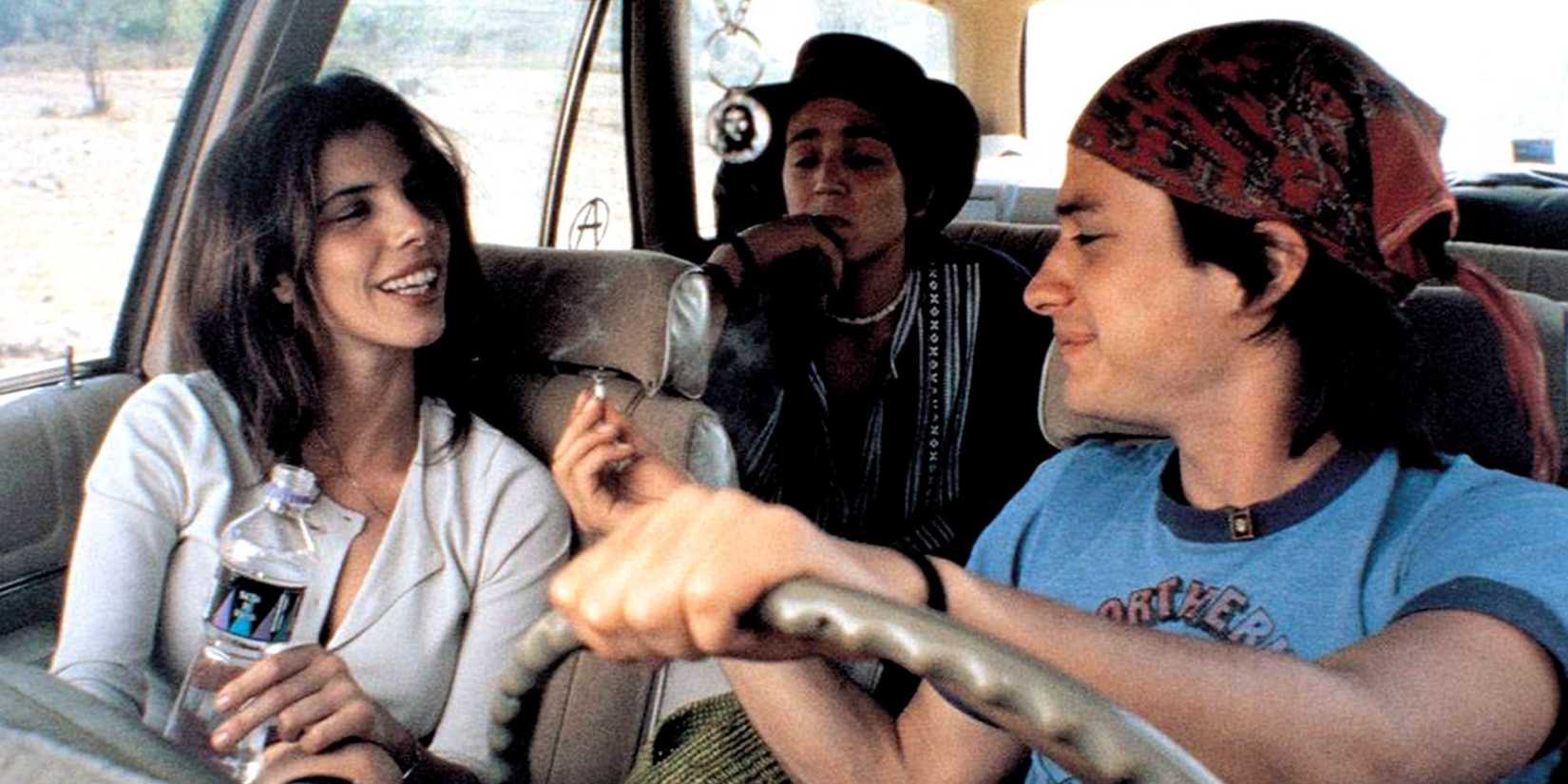 Maribel Verdú, Diego Luna and Gael García Bernal as Luisa, Tenoch, and Julio inside a car in Y Tu Mamá También