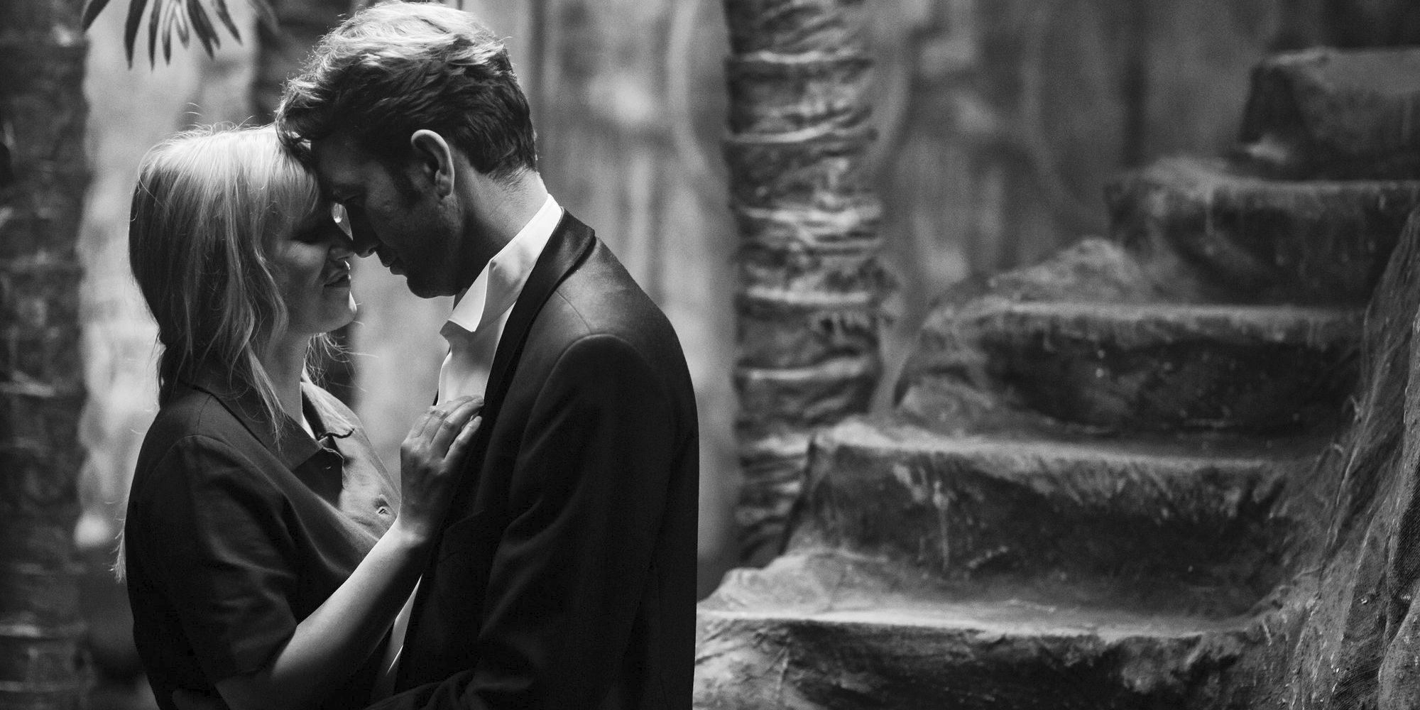Joanna Kulig and Tomasz Kot as Zula and Wiktor embracing in Cold War.