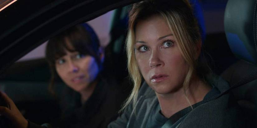Linda Cardellini and Christina Applegate in a car in 'Dead to Me'