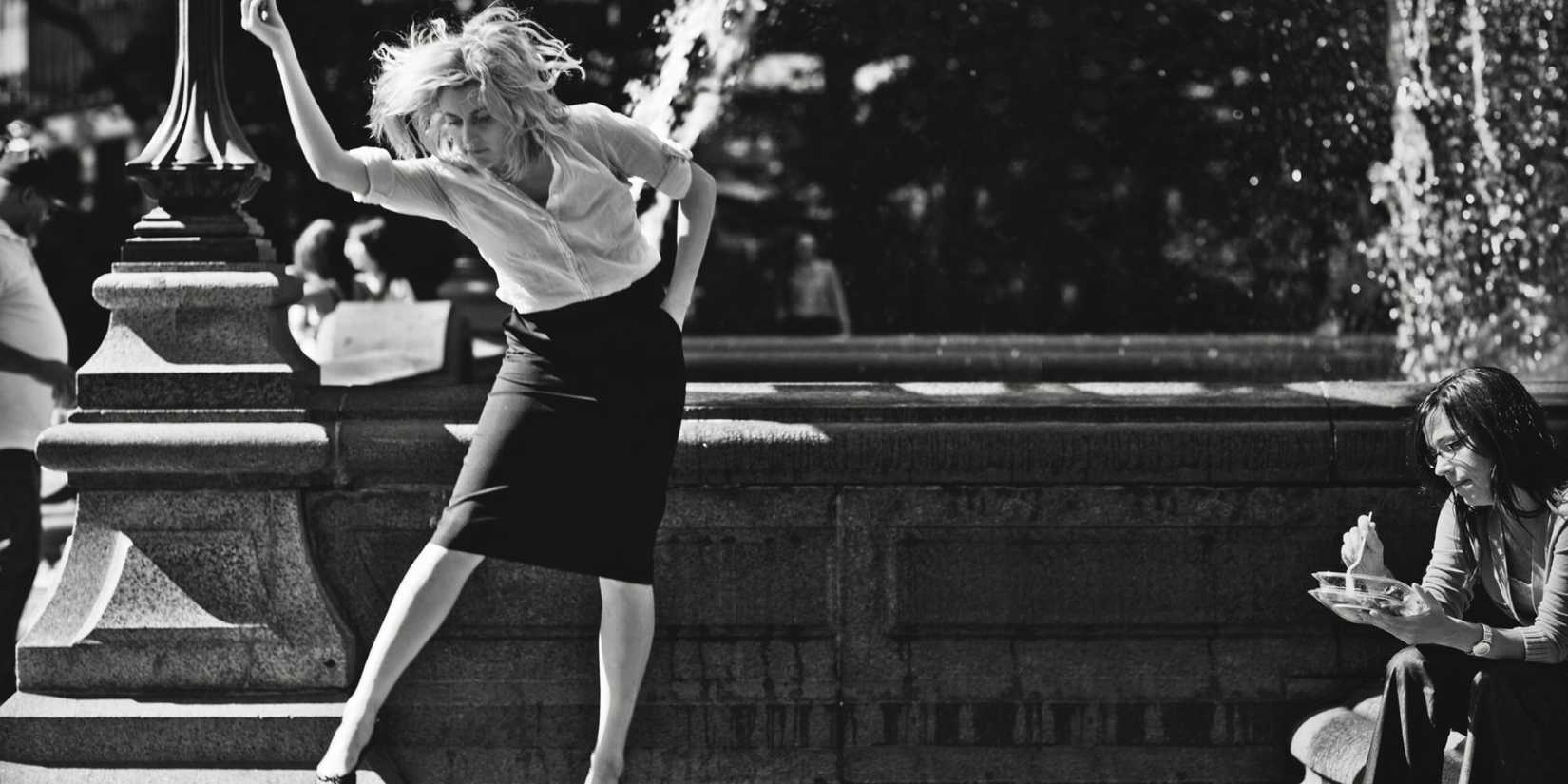 Greta Gerwig dancing in front of a fountain in 'Frances Ha'