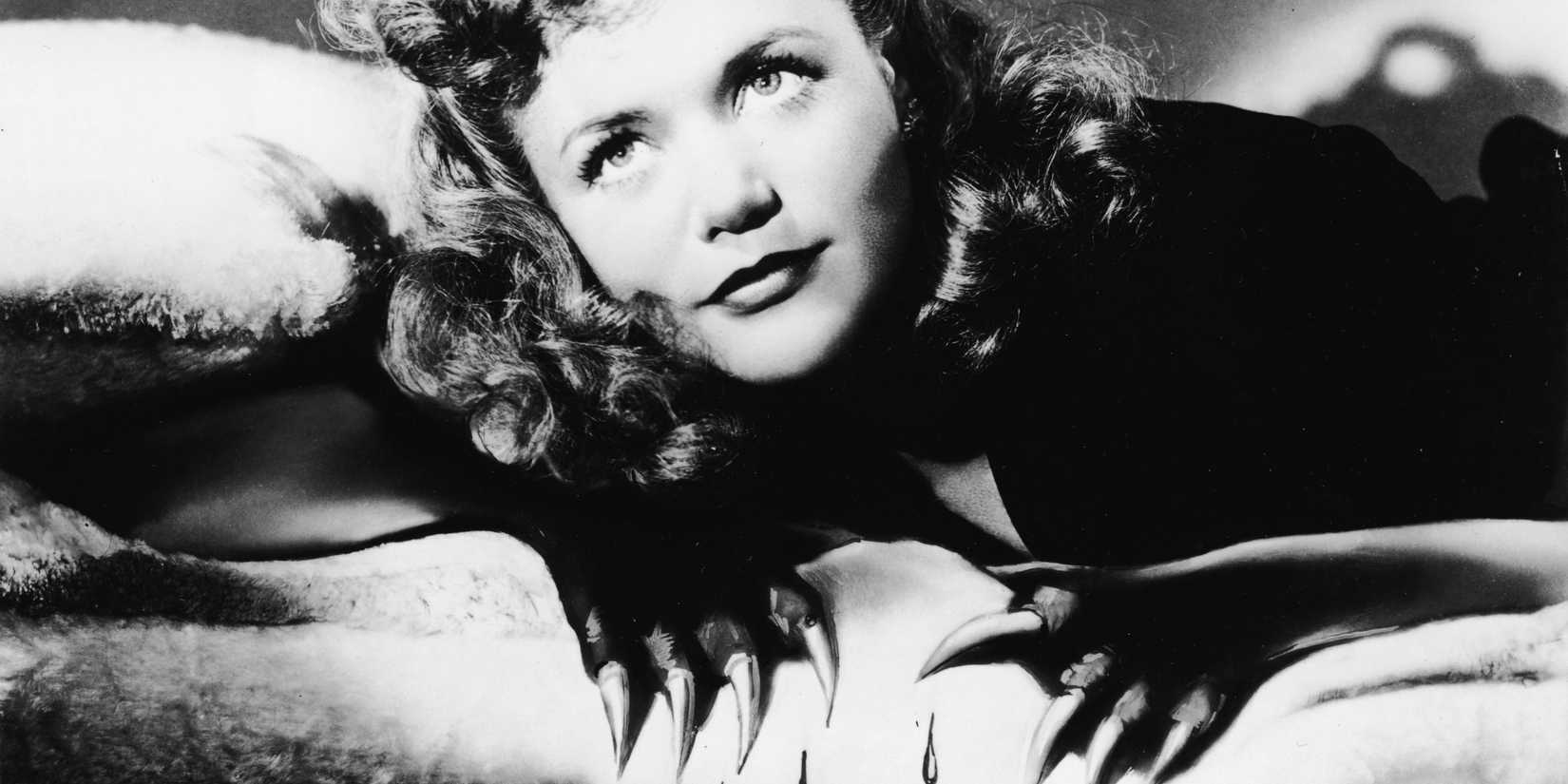 Simone Simon with cat claw hands in 'Cat People'