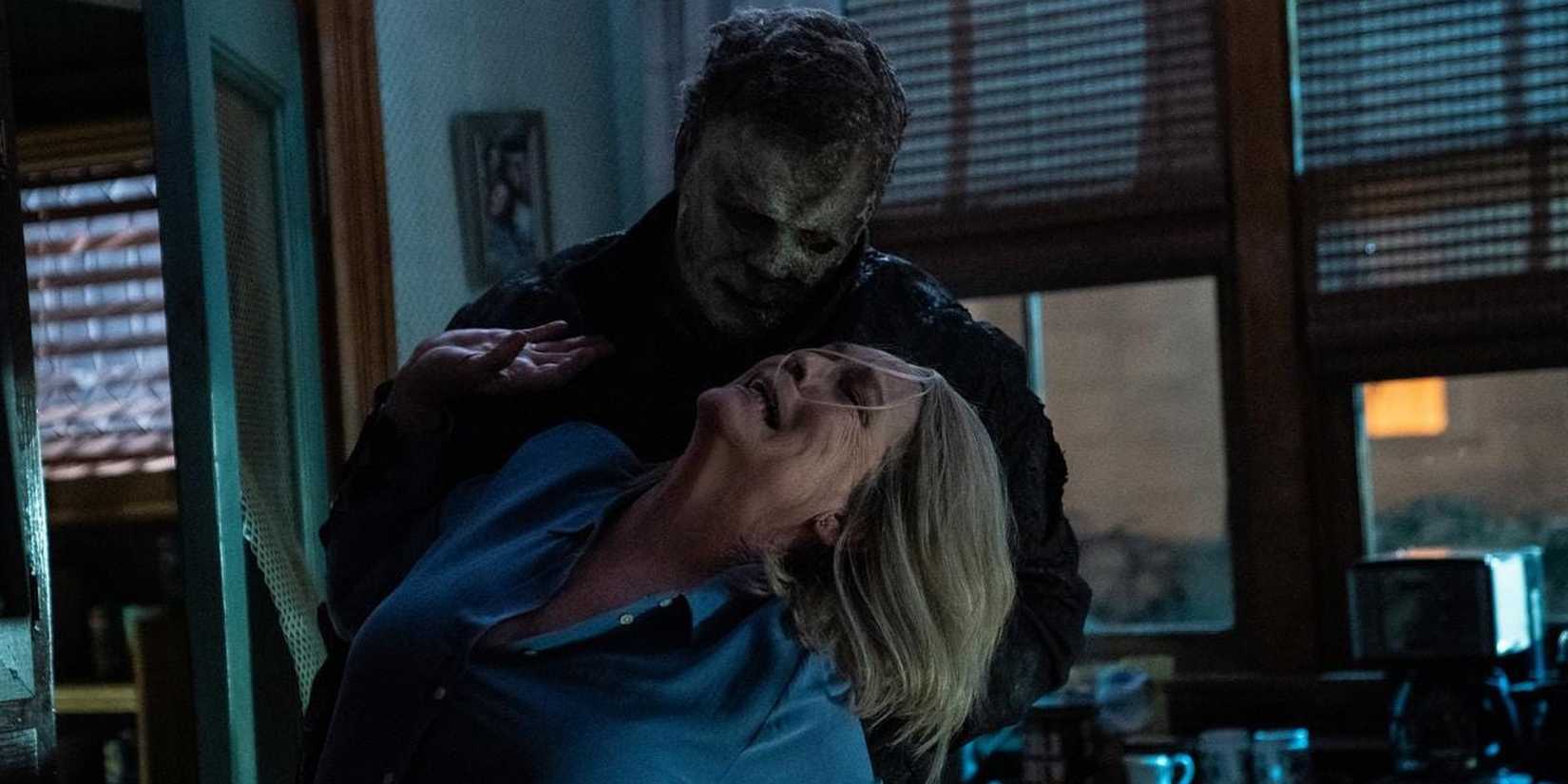 Michael and Laurie (Jamie Lee Curtis) face off for the final time in 'Halloween Ends' 