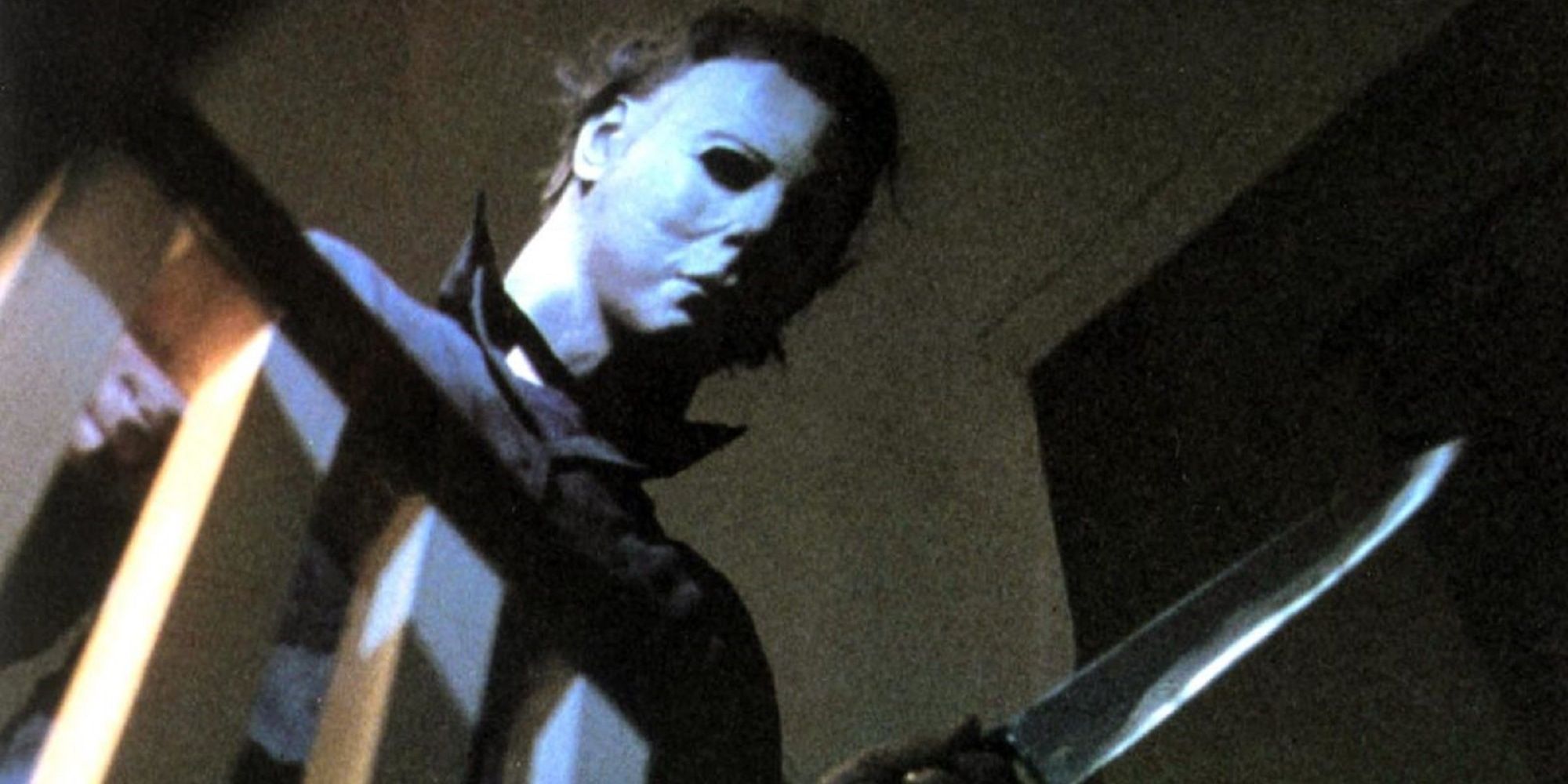 Michael Myers กับมีดของคนขายเนื้อที่ด้านบนของบันไดใน 'Halloween'