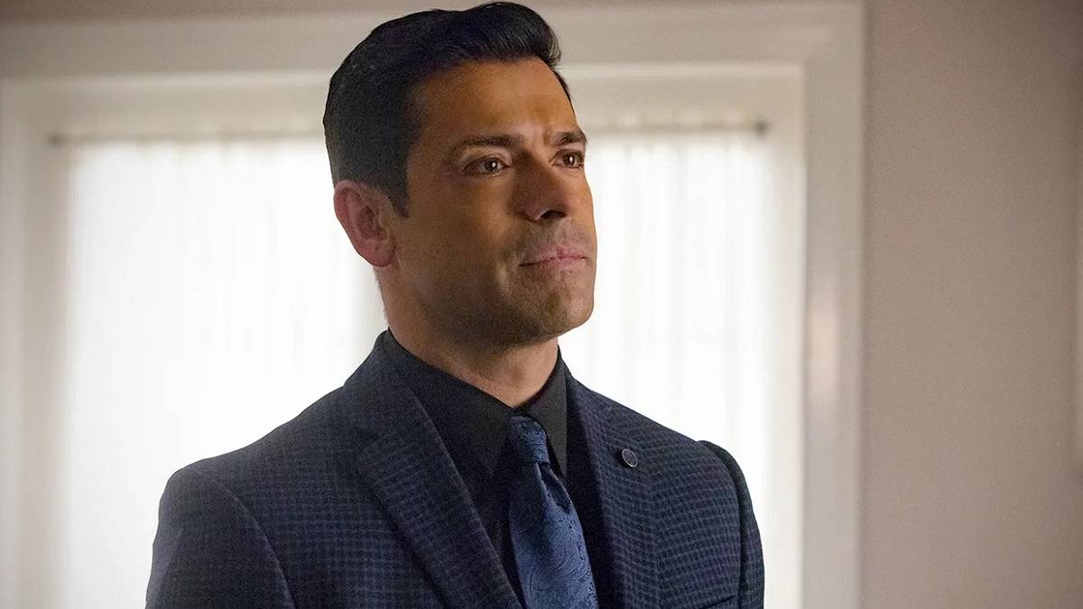 Mark Consuelos Cast as Presidential Candidate in The Girls On the Bus