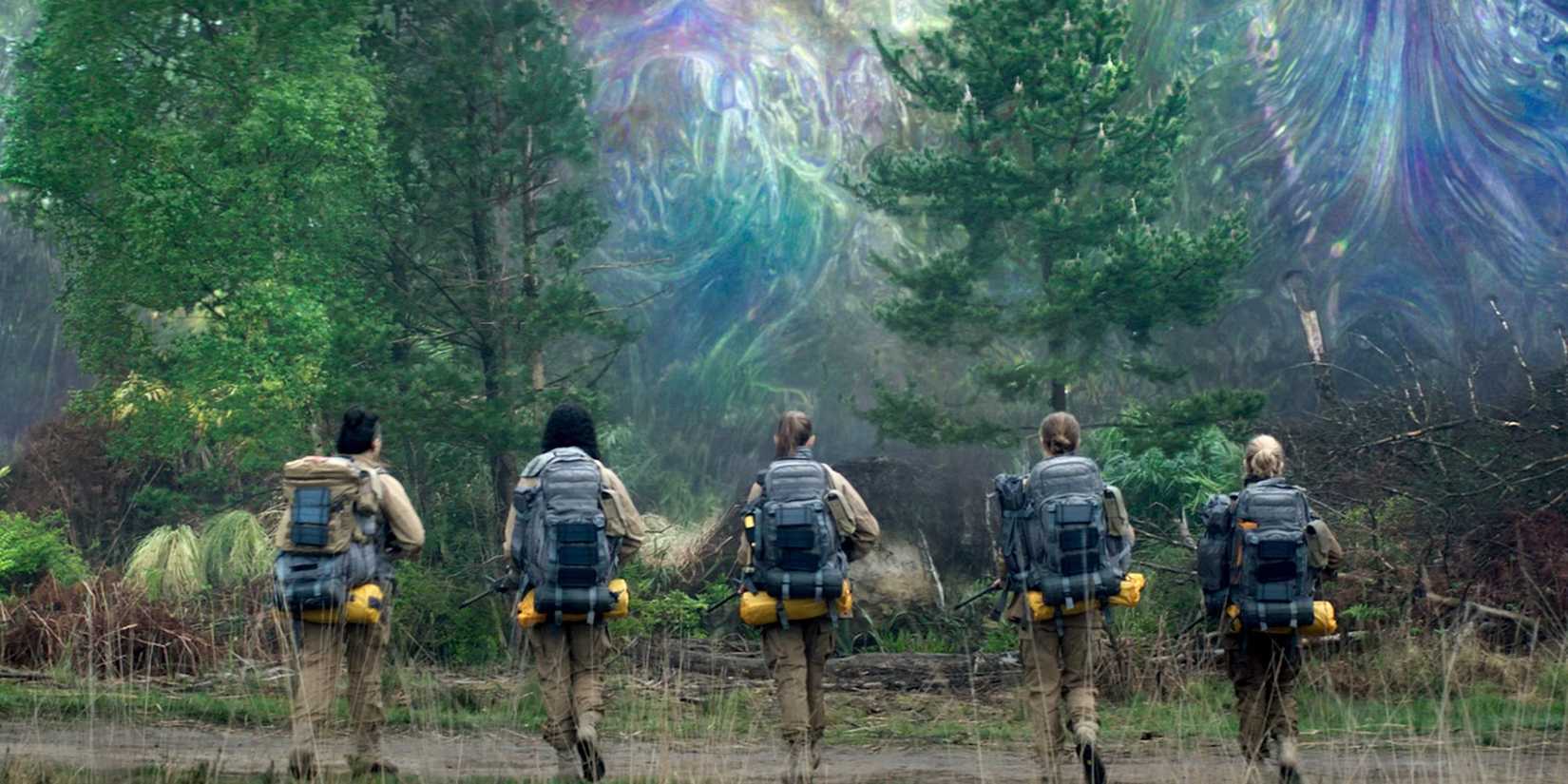 Scientists including Natalie Portman walking in a line into the Shimmer in Annihilation.