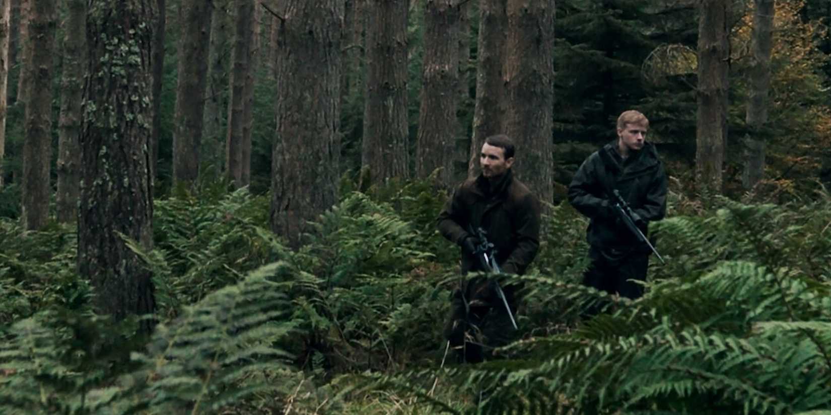 Martin MacCann as Marcus and Jack Lowden as Vaughn hunting in Calibre