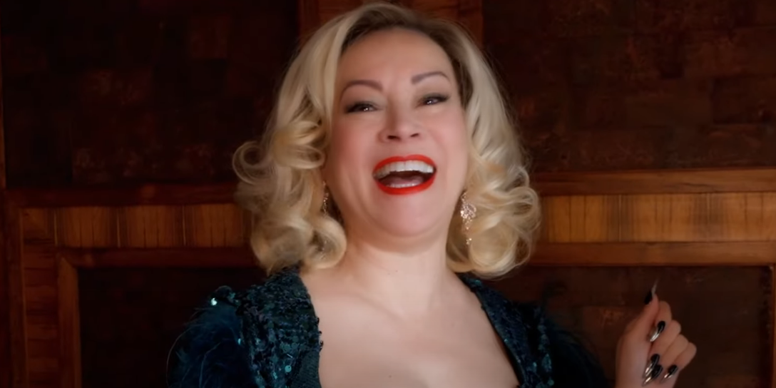 Chucky Season 2 Jennifer Tilly Spreads Holiday Cheer In New Image 2477