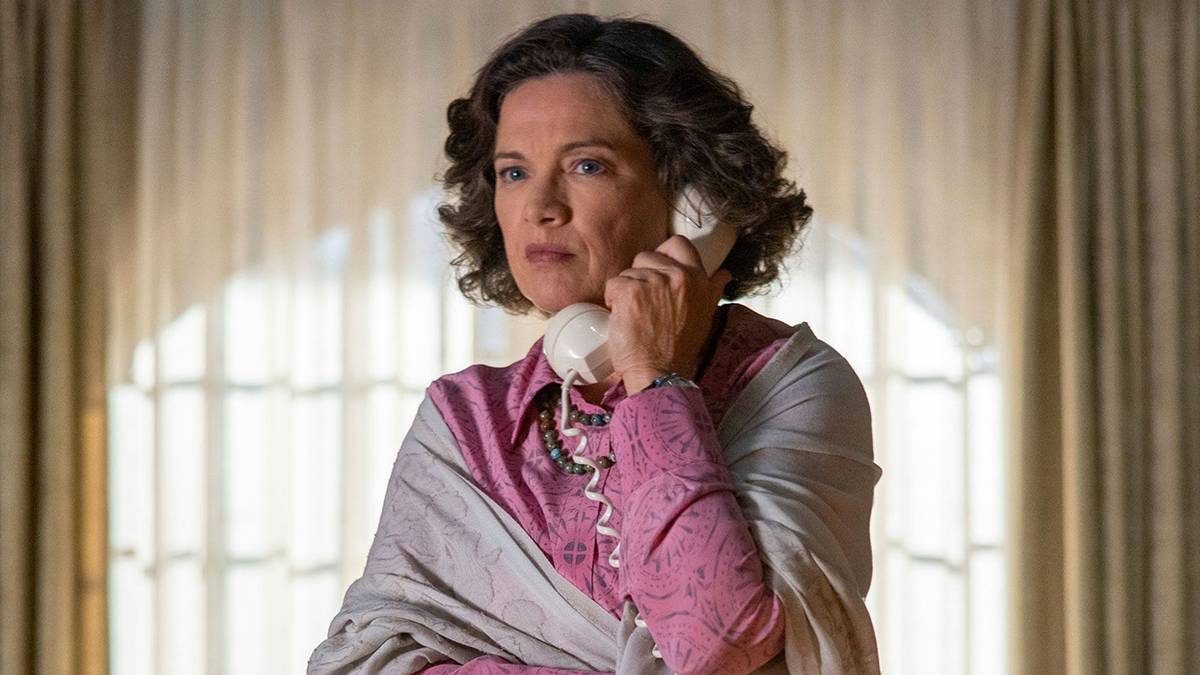 the-midnight-club-episode-10-heather-langenkamp-social featured