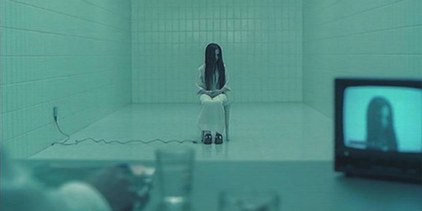 the ring 2002, Samara standing in the hospital room with eerie green glow 