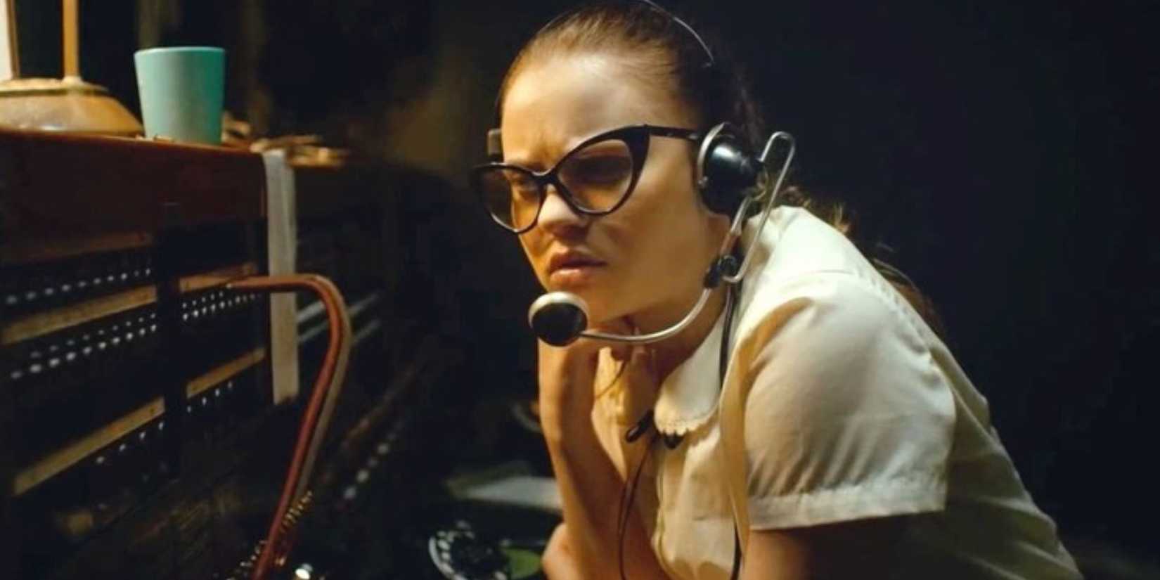 Sierra McCormick operating a radio switchboard in The Vast of Night 