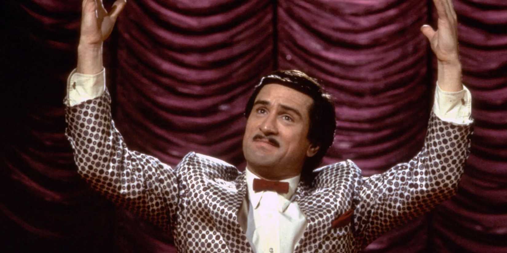 Robert De Niro as Rupert bowing for an audience in 'The King of Comedy.'