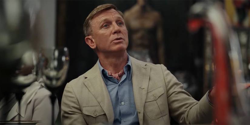 Daniel Craig as Benoit Blanc monologuing in Glass Onion a Knives Out Mystery.