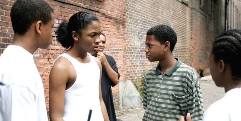 Maestro Harrell, Julito McCullum, Tristan Mack Wilds, and Jermaine Crawford having a conversation in The Wire