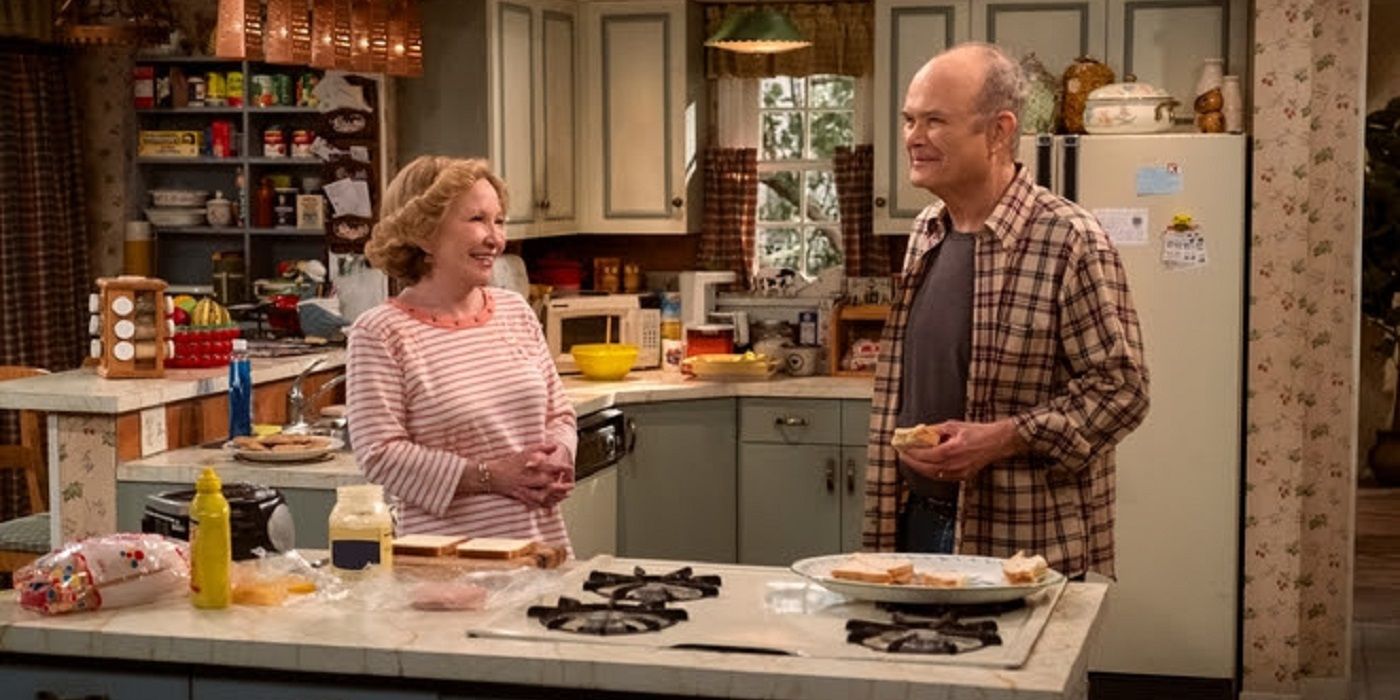 Kurtwood Smith & Debra Jo Rupp talk in the kitchen in That '90s Show