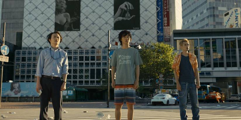 Kento Yamazaki as Arisu with Keita Machida as Karube and Yuki Morinaga as Chota in Netflix's Alice in Borderland Season 1 Episode 1. 