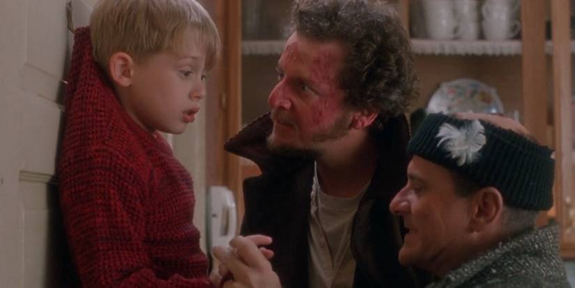 Joe Pesci as Harry, Daniel Stern as Marv hanging Macaulay Culkin as Kevin McCallister on a door in Home Alone