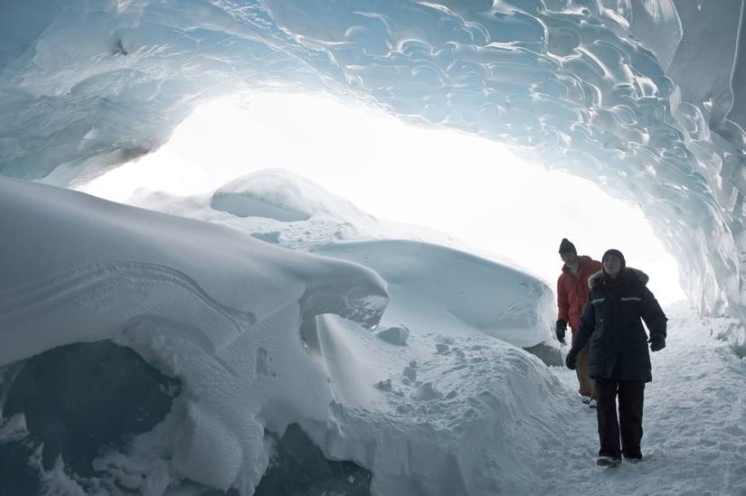 the-thing-2011-ice-cavern