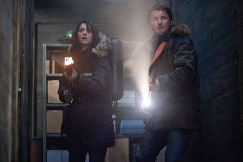 the-thing-2011-mary-elizabeth-winstead-joel-edgerton