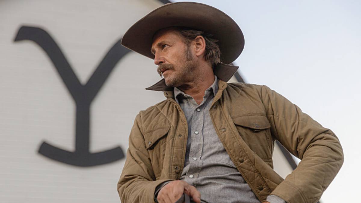 Yellowstone' Prequel '1944' Will Officially Be the Dutton Family's Next  Spin-Off