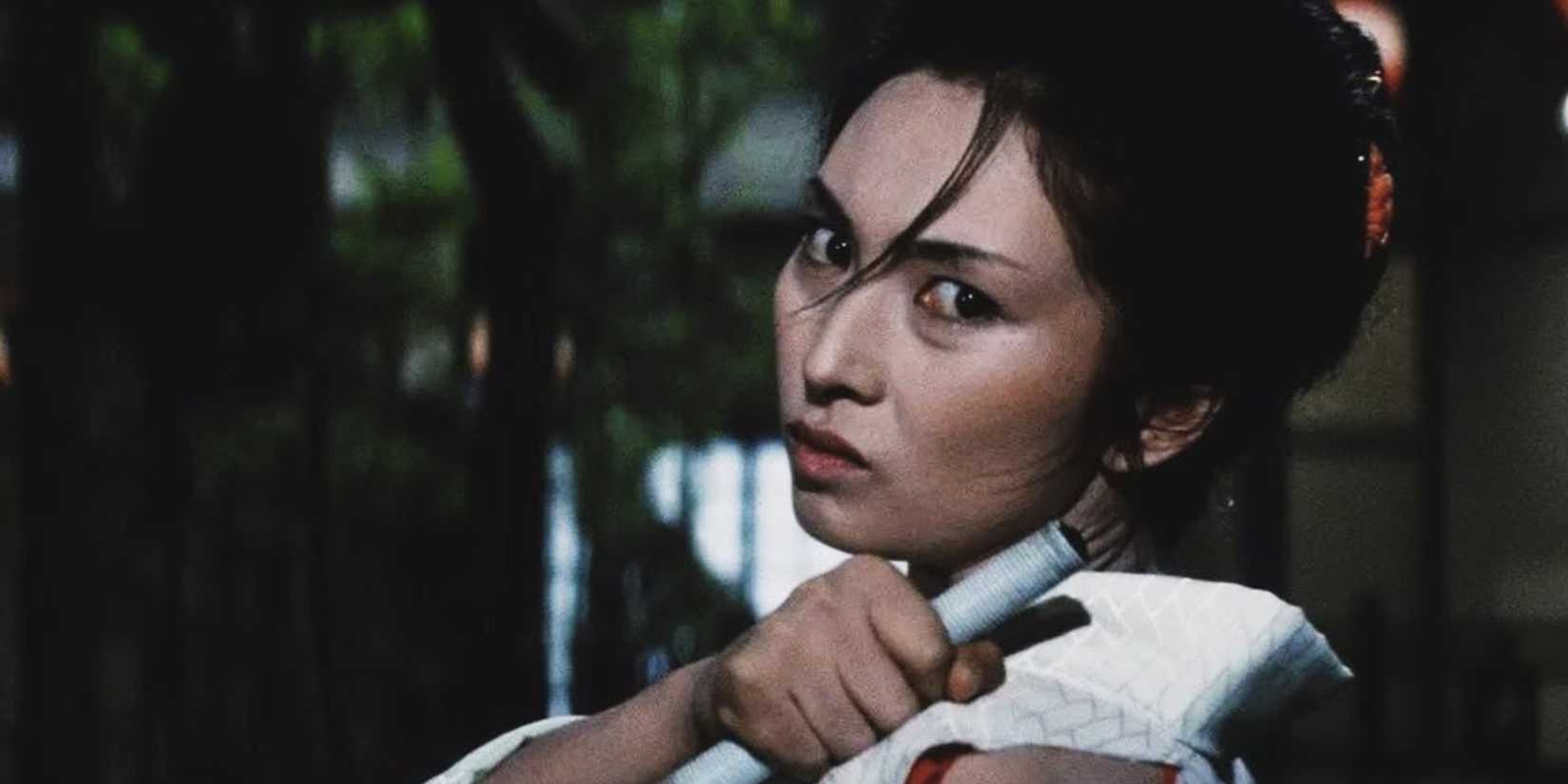 Meiko Kaji as Yuki Kashima preparing for a fight in Lady Snowblood