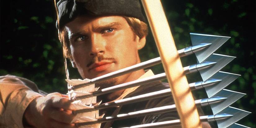 Cary Elwes as Robin Hood aiming a bow and arrow in Robin Hood: Men in Tights