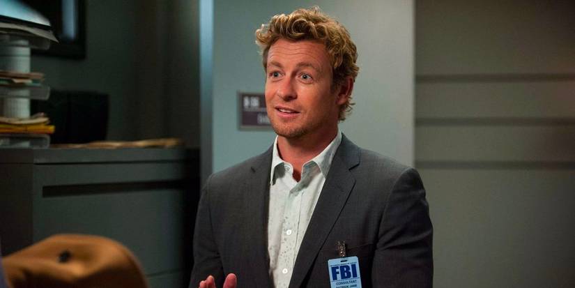 Simon Baker in an interrogation room on The mentalist